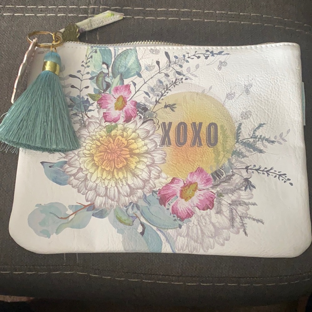 Beautiful Papaya Art Tassel Pouch! ❤️